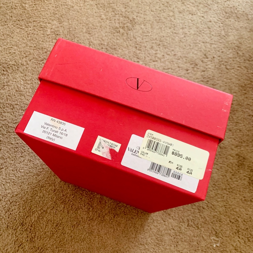 ✨ SOLD ✨Valentino Rockstuds w/Box and Dust Bag - Picture 6 of 12